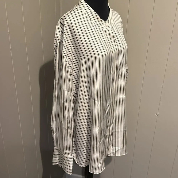 Vince. Silkblend stripe hidden front placket long sleeve standup collar blouse - Picture 5 of 10